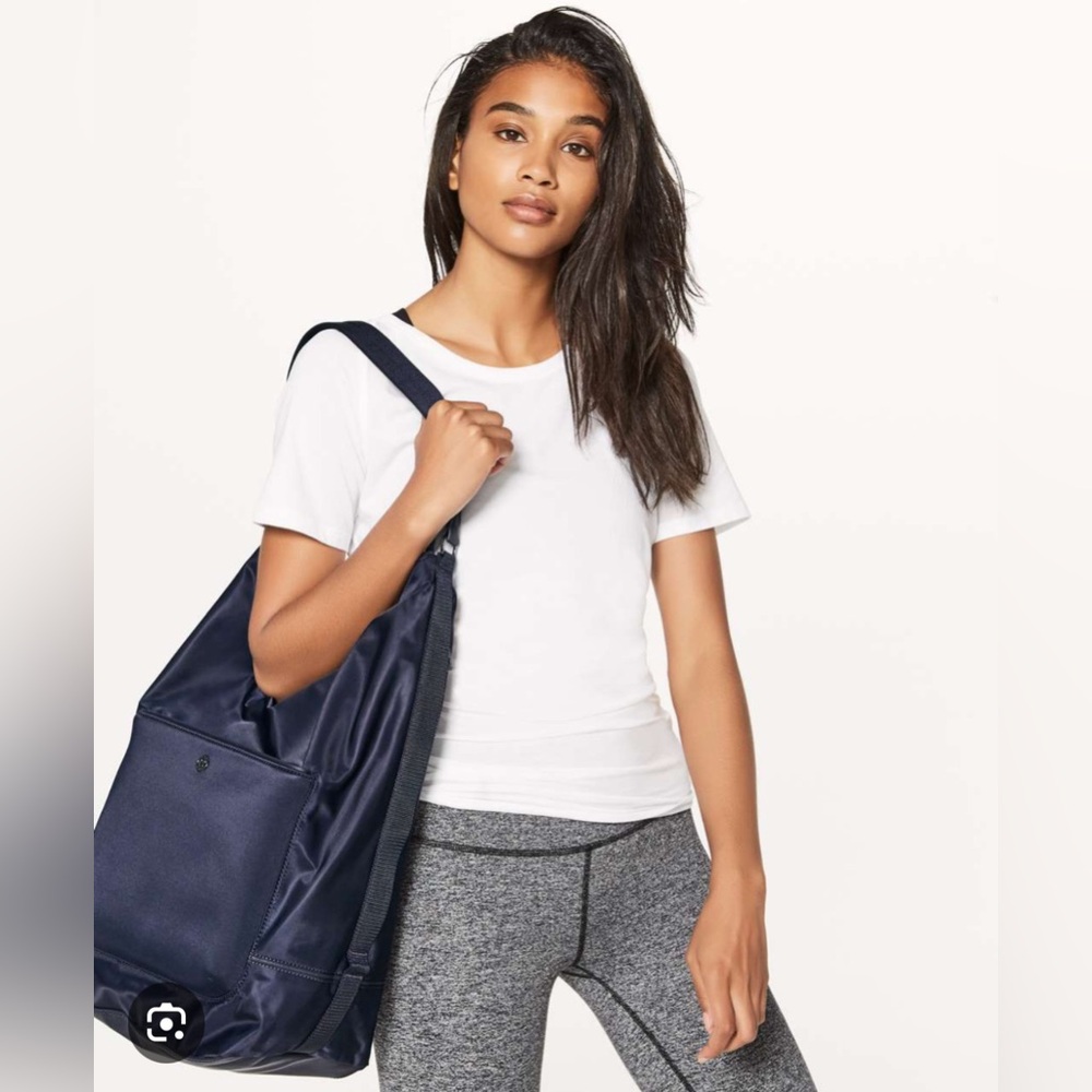 Lululemon- All Set Hobo Shoulder/Gym/laptop Bag- MIDNIGHT NAVY